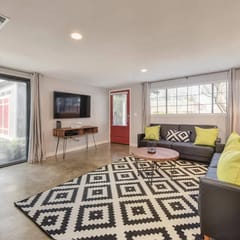 Midtown Garden House w/BBQ & Pet Friendly!