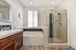 GiannoSilverHome: (Sleeps 6), W/BBQ, Near Downtown