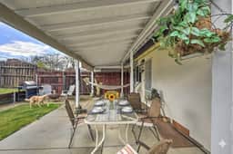 2BD Carmichael Retreat w/BBQ & Pet Garden, Near DT