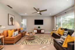 Luxury PALM HOUSE: 3BDw/Pool, Near Galleria Sac.