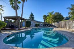 Rancho House w/ Luxury private Pool & 4BR plus Den