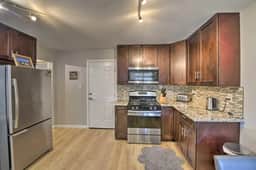 Remodeled 2BR SilverRetreat w/ GardenNear Downtown