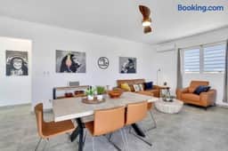 Villa Kiwi 3 min to the Beach with Private Magnesium Pool & Dive Rinse Tank - Image 3
