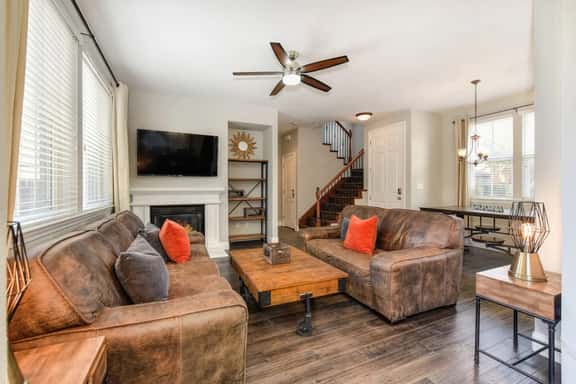 GiannoSilverHome: (Sleeps 6), W/BBQ, Near Downtown - Image 1