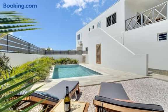 Villa Kiwi 3 min to the Beach with Private Magnesium Pool & Dive Rinse Tank - Image 1
