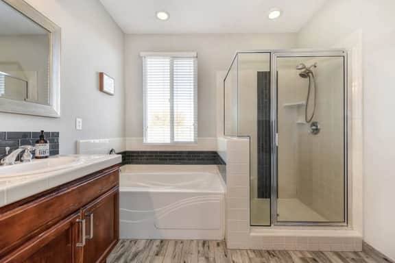 GiannoSilverHome: (Sleeps 6), W/BBQ, Near Downtown