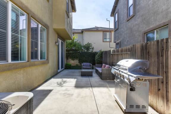 GiannoSilverHome: (Sleeps 6), W/BBQ, Near Downtown