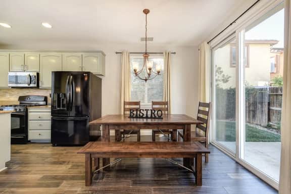 GiannoSilverHome: (Sleeps 6), W/BBQ, Near Downtown