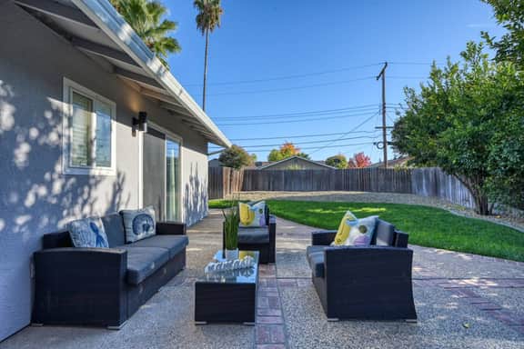 Rancho House w/ Luxury private Pool & 4BR plus Den