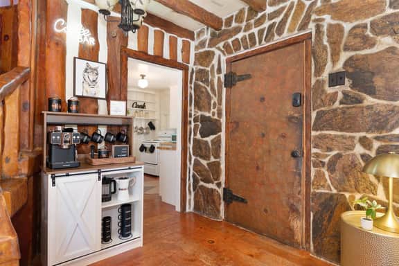 Cozy Auburn Cabin Retreat w/ 4 BD near Downtown