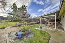 2BD Carmichael Retreat w/BBQ & Pet Garden, Near DT