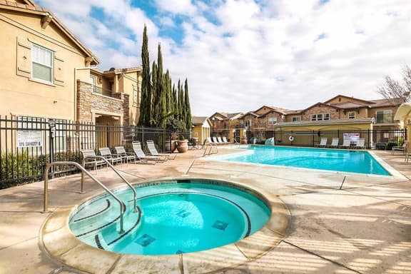 LeParkYellow,Pool,SpaNextoDowntownAirportHospitals